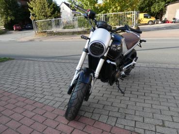 Neufahrzeug Motorrad QJ SRV 550 ABS Schwarz / Silber