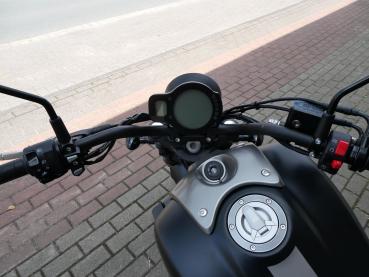 Neufahrzeug Motorrad QJMOTOR SRV550 ST Matt-Schwarz