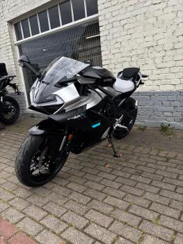 Neufahrzeug Motorrad CFMOTO 675 SR-R Verfügbar 4-Jahre Garantie