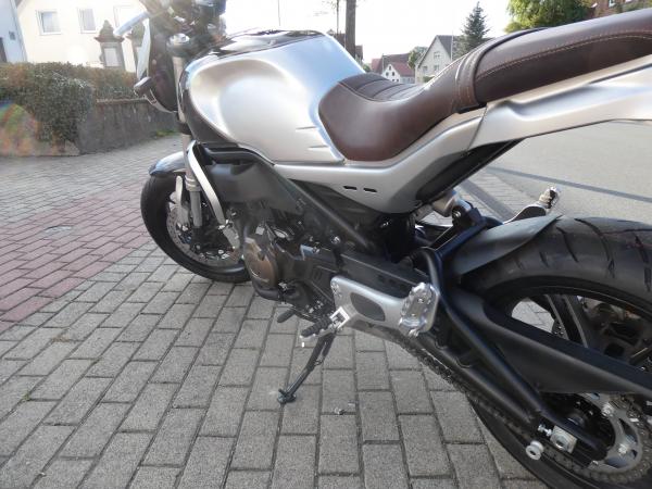 Neufahrzeug Motorrad QJ SRV 550 ABS Schwarz / Silber