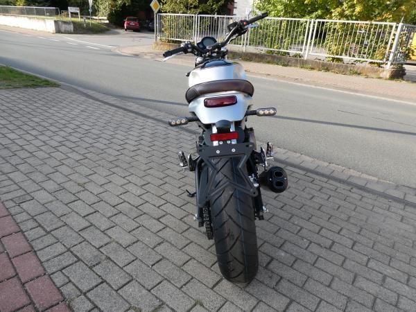 Neufahrzeug Motorrad QJ SRV 550 ABS Schwarz / Silber