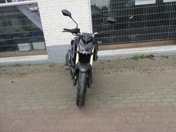 Neufahrzeug Motorrad Qj Motor SRK 125 S PRO Schwarz Orange