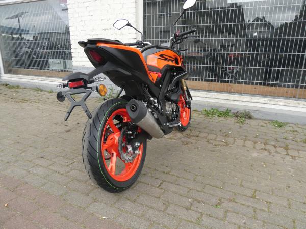 Neufahrzeug Motorrad Qj Motor SRK 125 S PRO Schwarz Orange