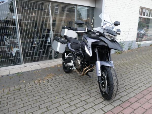 Neufahrzeug Motorrad QJ Motor SRT 700 ABS