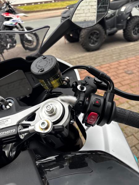Neufahrzeug Motorrad CFMOTO 675 SR-R Verfügbar 4-Jahre Garantie