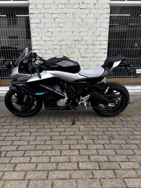 Neufahrzeug Motorrad CFMOTO 675 SR-R Verfügbar 4-Jahre Garantie