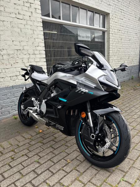 Neufahrzeug Motorrad CFMOTO 675 SR-R Verfügbar 4-Jahre Garantie