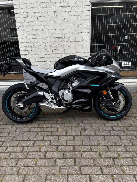 Neufahrzeug Motorrad CFMOTO 675 SR-R Verfügbar 4-Jahre Garantie
