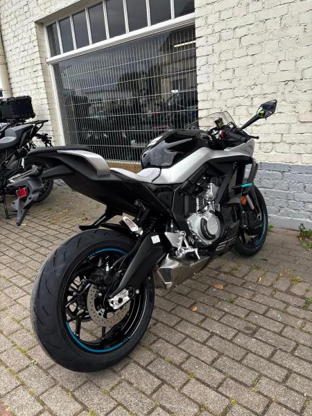 Neufahrzeug Motorrad CFMOTO 675 SR-R Verfügbar 4-Jahre Garantie